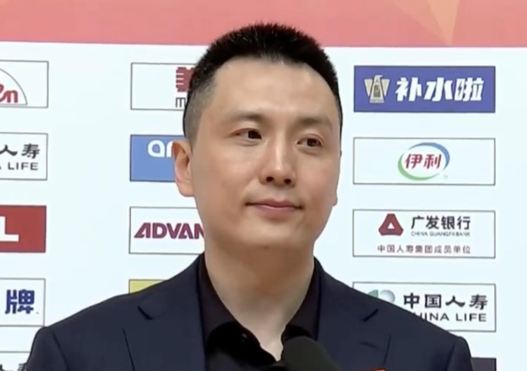 开云体育官网-卢伟:开局思想不太重视,靠王哲林、洛夫顿冲击内线拿下比赛